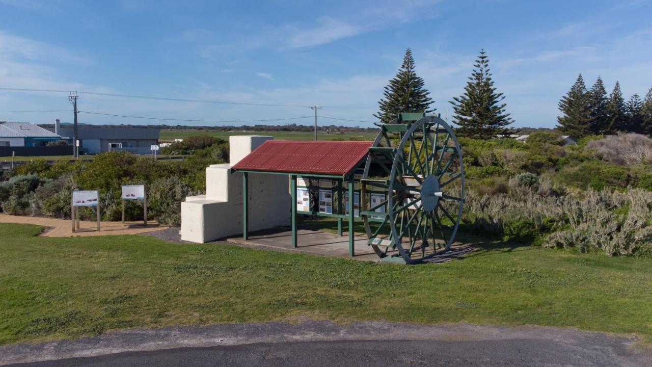 The Victoria Hotel Port MacDonnell Exteriör bild
