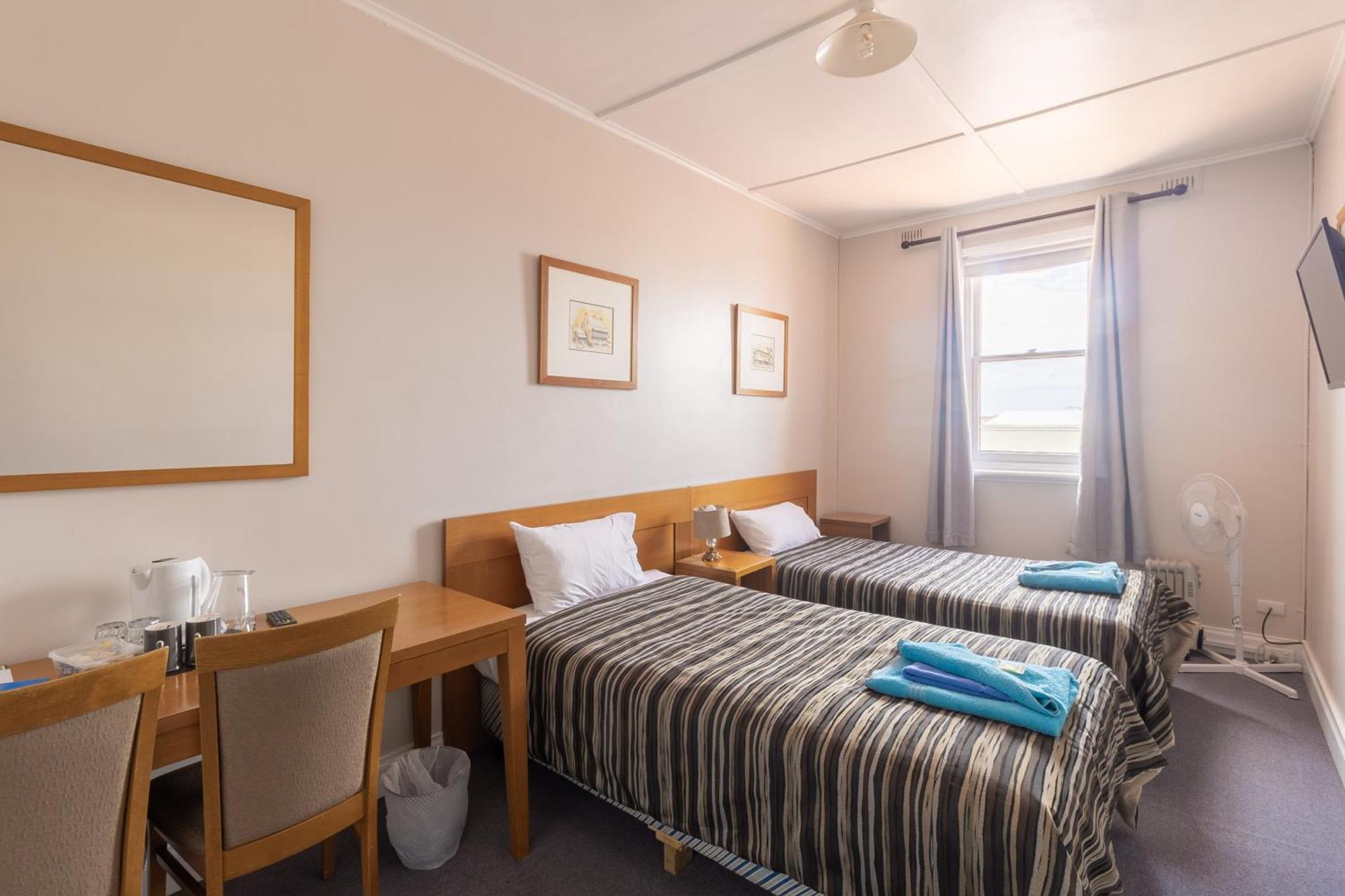 The Victoria Hotel Port MacDonnell Rum bild