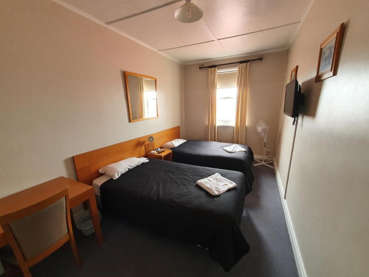 The Victoria Hotel Port MacDonnell Exteriör bild